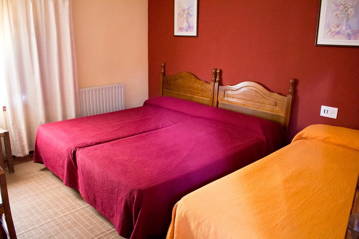 Hostal Del Tajo Пералехос-де-лас-Тручас Экстерьер фото