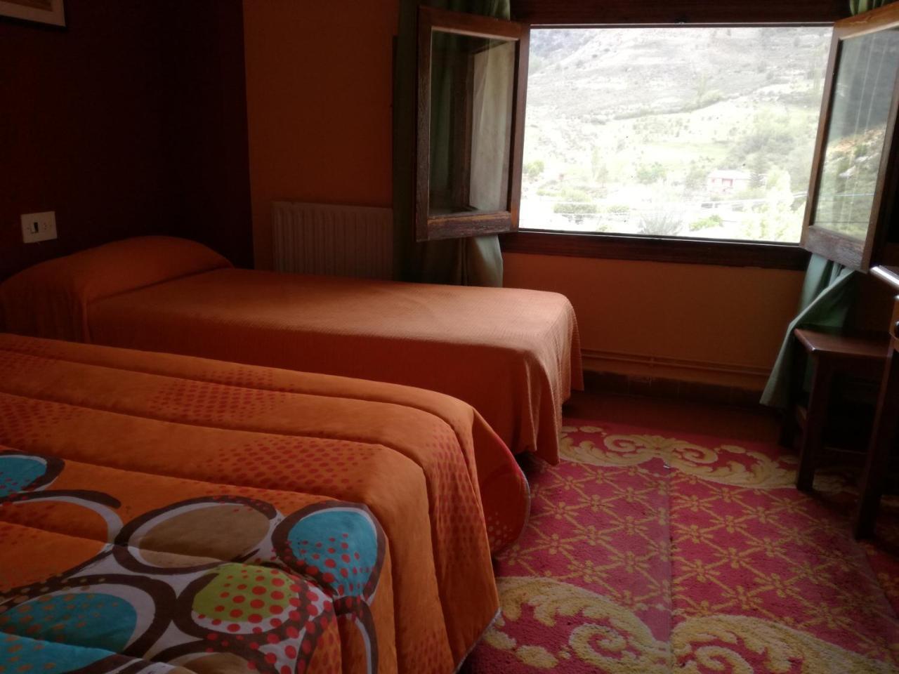 Hostal Del Tajo Пералехос-де-лас-Тручас Экстерьер фото
