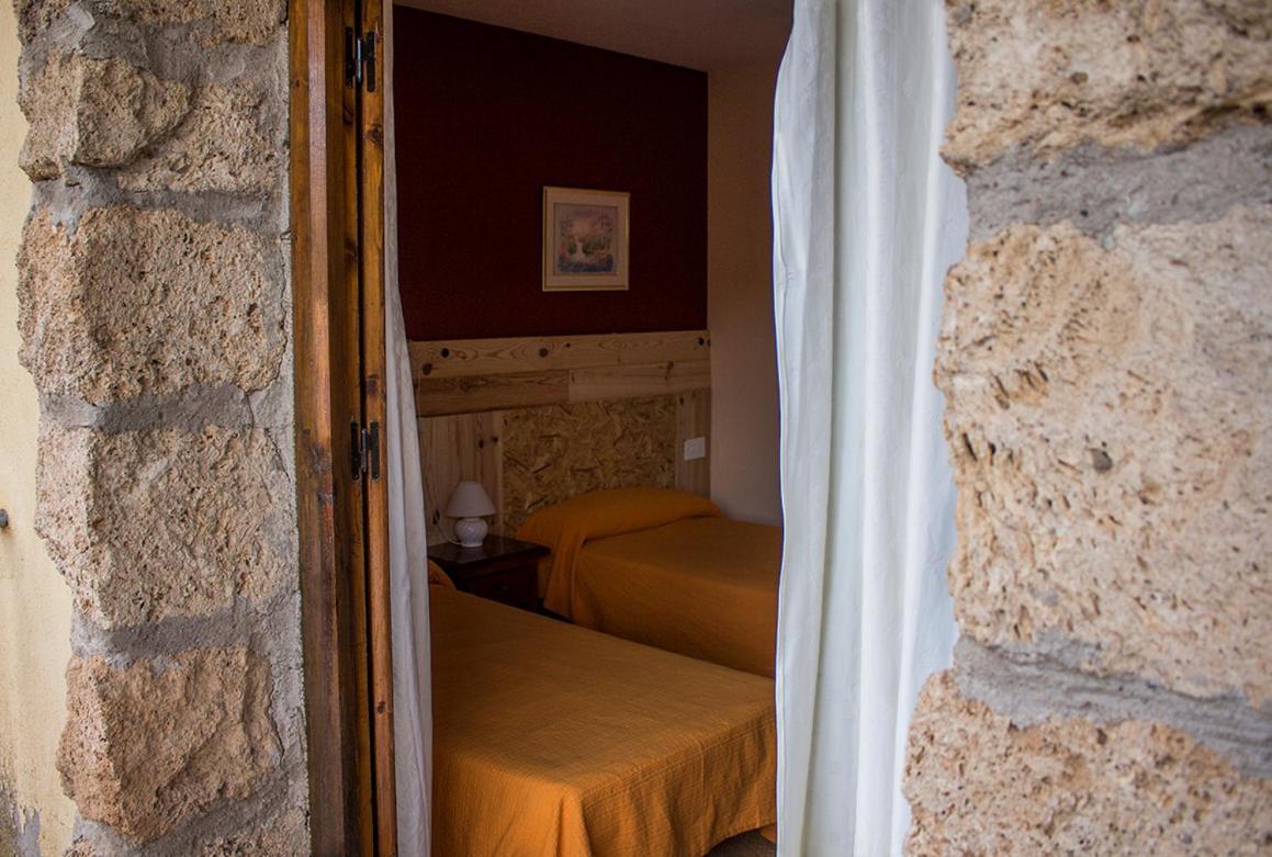 Hostal Del Tajo Пералехос-де-лас-Тручас Экстерьер фото